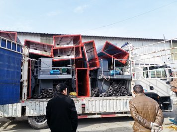 石灰粉用板鏈斗式提升機(jī)已裝車發(fā)貨